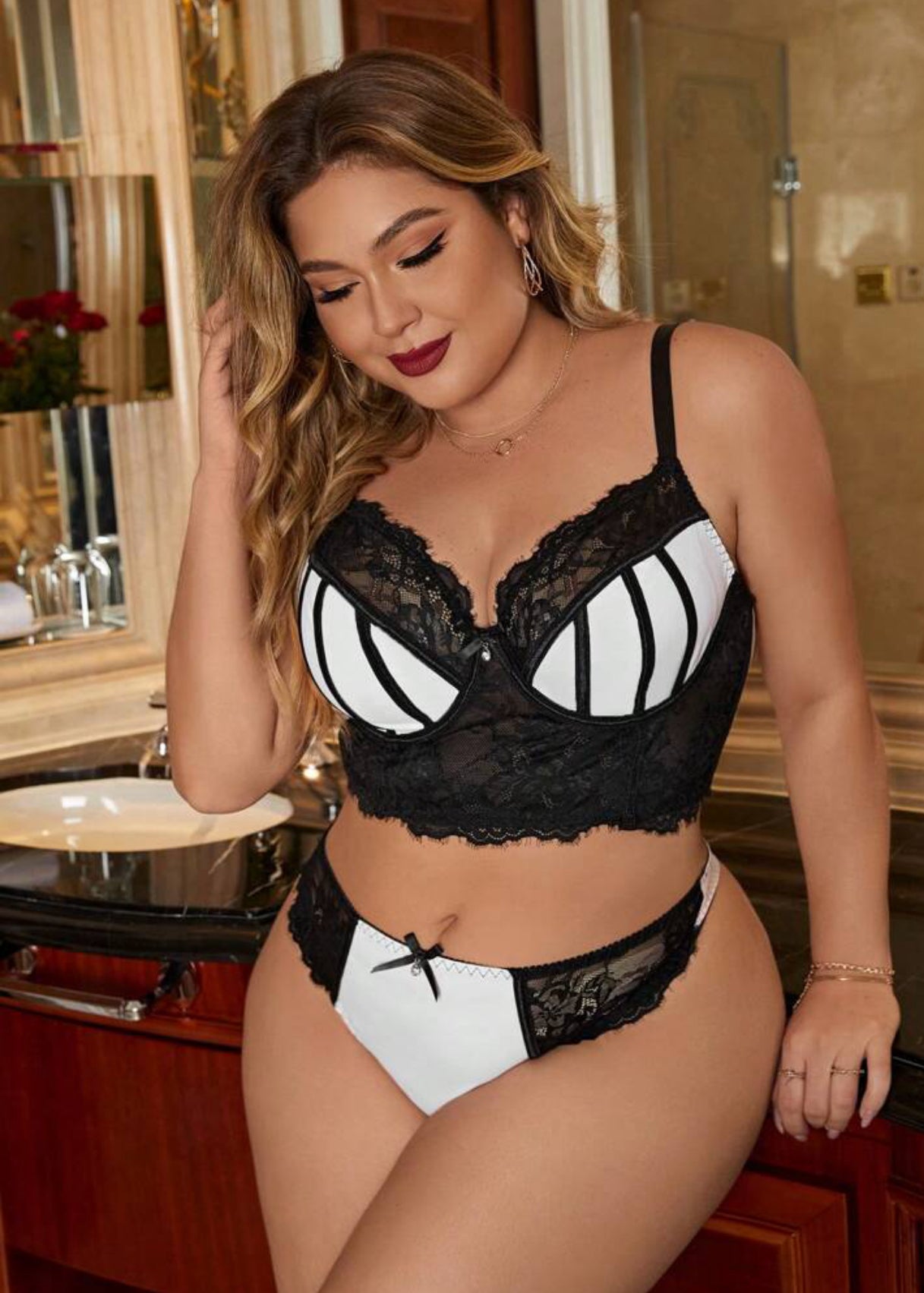 Taglie Forti Set lingerie pizzo a contrasto con ferretto