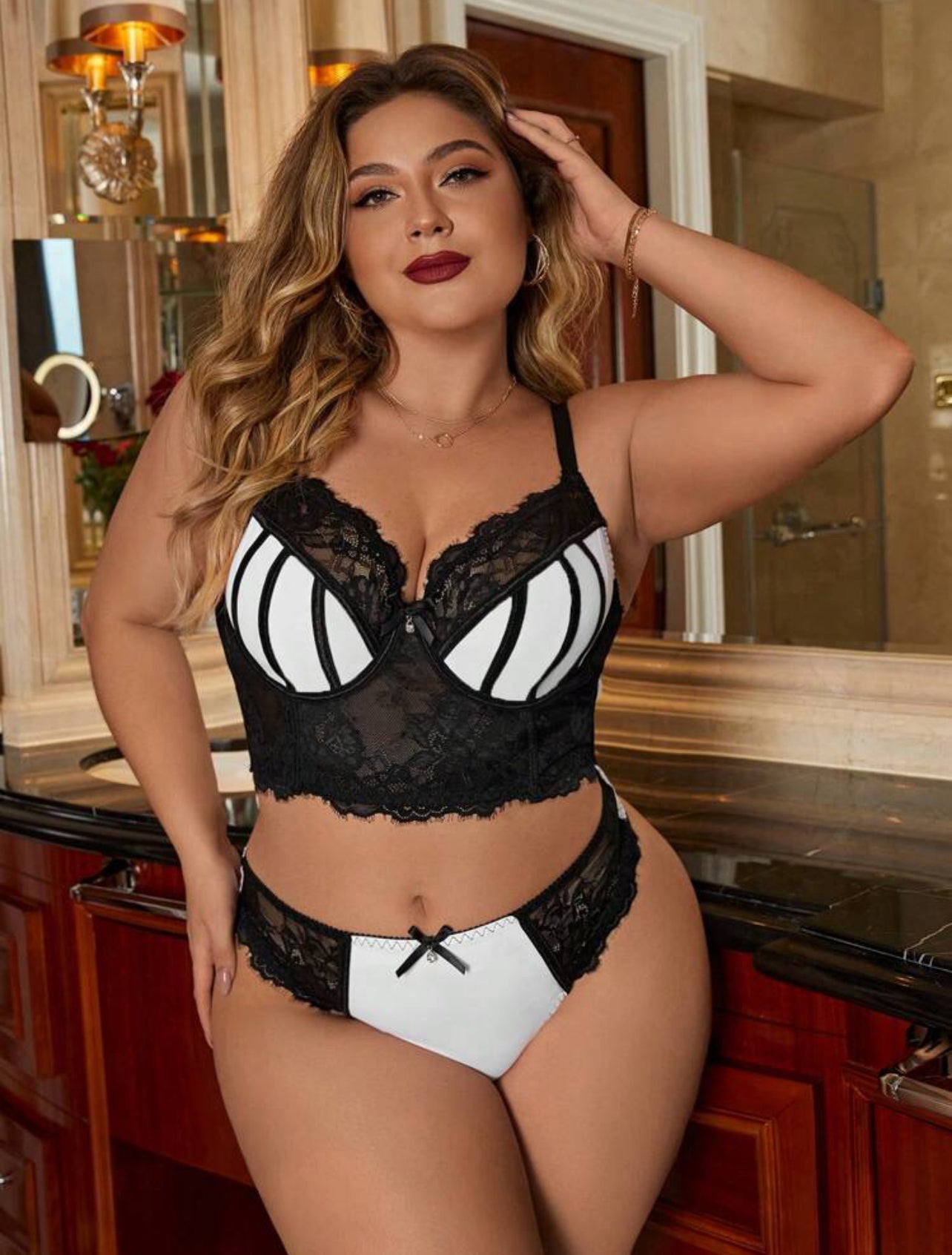 Taglie Forti Set lingerie pizzo a contrasto con ferretto