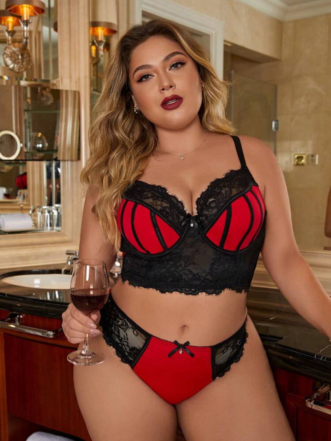 Taglie Forti Set lingerie pizzo a contrasto con ferretto