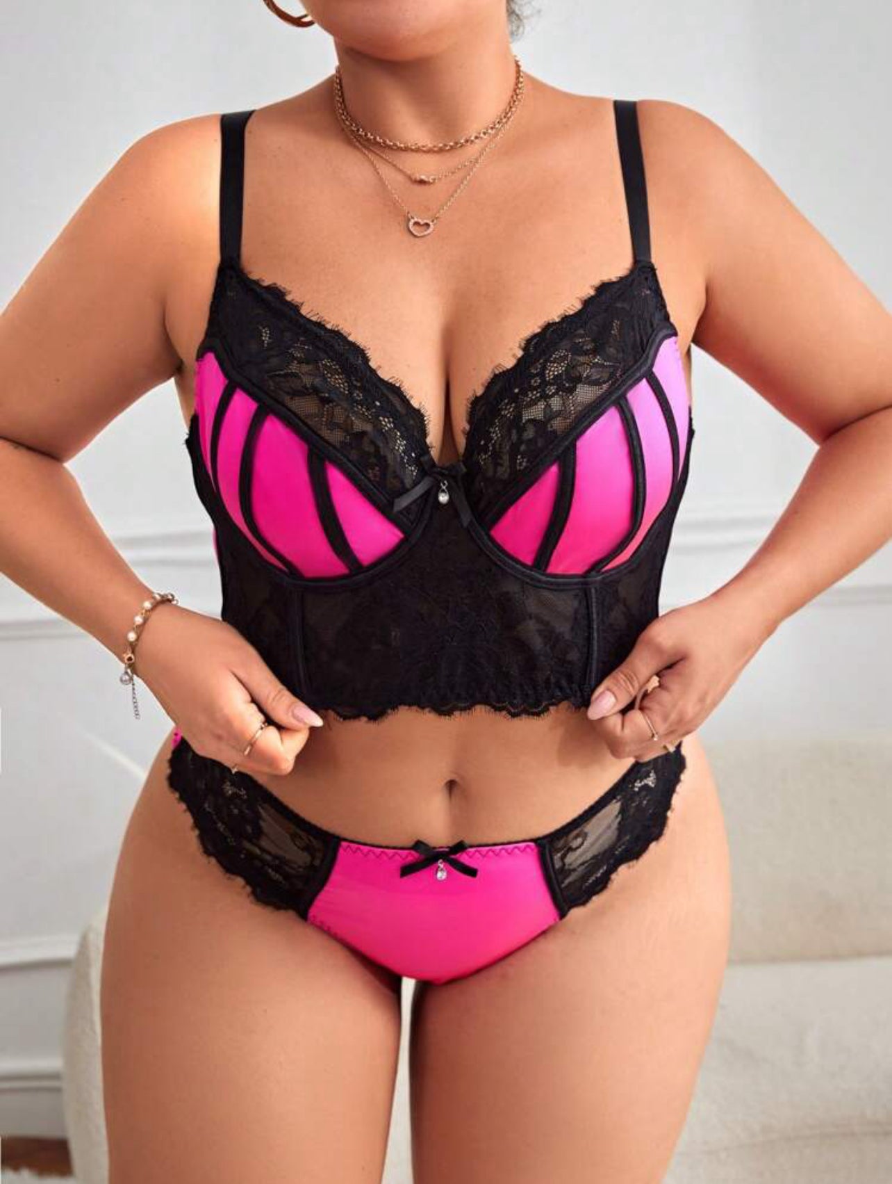 Taglie Forti Set lingerie pizzo a contrasto con ferretto