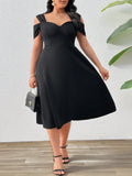 Abito a-line  traforato per taglie comode, classico scollo a V nero off-shoulder, con gonna ad ombrello e in vita