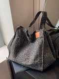 Borsa a tracolla casual di moda, grande capacità, stampa leopardata, design personale alla moda, popolare, adatta per scuola, ampia capacità, portatile, per ragazze adolescenti, donne, studenti universitari, lavoratrici, perfetta per lavoro, ritorno a scu