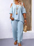 Set a due pezzi per donne di taglia forte con top solido con spalle scoperte e pantaloni casual