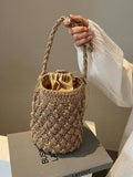 Borsa a secchiello intrecciata in paglia