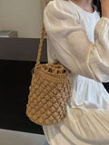 Borsa a secchiello intrecciata in paglia