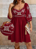 Vestito  con scollo a V e maniche lunghe, con ricami a fiori di rose e farfalle, color block