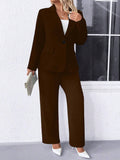 Completo con giacca blazer con colletto a bavero in colore unito e pantaloni dritti larghi