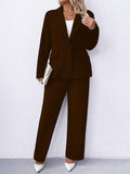 Completo con giacca blazer con colletto a bavero in colore unito e pantaloni dritti larghi