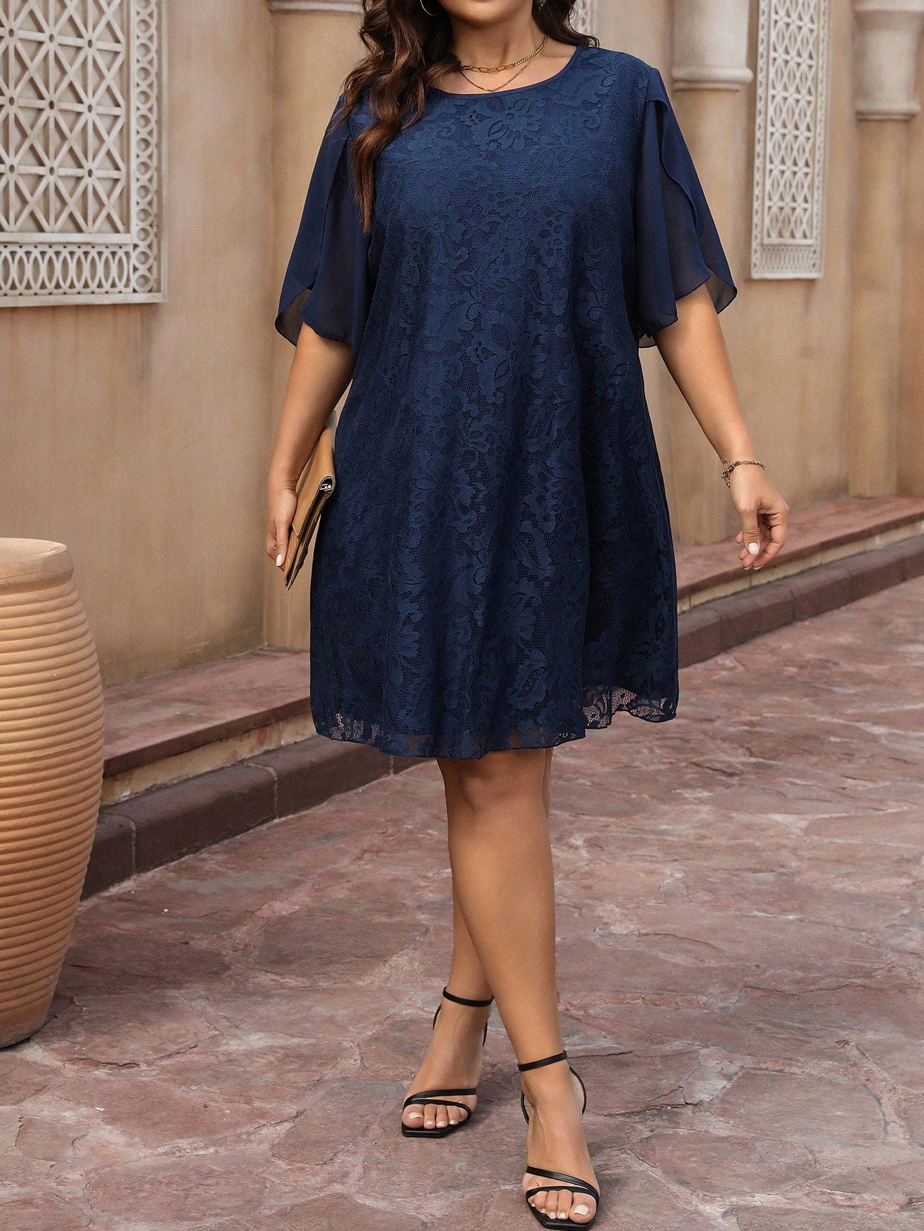 Vestito elegante da donna taglie forti, blu navy, in pizzo e