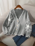 Cardigan elegante e casual da donna di taglia grande, con decorazione floreale 3D e contrasto di colori, adatto per l'inverno