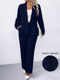 Completo con giacca blazer con colletto a bavero in colore unito e pantaloni dritti larghi