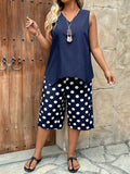 Set da 2 pezzi, con top a canotta scollo a V e orlo asimmetrico e pantaloni stampati a pois 3/4, casual e confortevole
