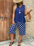 Set da 2 pezzi, con top a canotta scollo a V e orlo asimmetrico e pantaloni stampati a pois 3/4, casual e confortevole