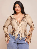 Blusa a maniche lunghe in chiffon con stampa leopardata, arricciata e con lacci sul davanti, per taglie comode