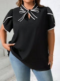 Camicia casual a maniche corte con colletto a farfalla e blocchi di colore, adatta per donne di taglia comoda