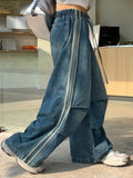 Jeans lunghi dritti a vita elastica, effetto patchwork e consumato, adatti per tutte le stagioni