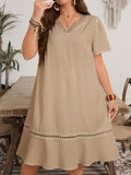 Abito casual da donna taglie forti, a tinta unita, con scollo a V in pizzo a contrasto e maniche corte