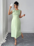 Abito midi elegante da donna taglia curvy con collo alla francese e dettagli increspati