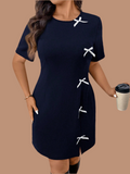 Vestito da donna taglie forti con collo rotondo, decorazione con fiocco laterale, design a spacco, manica corta, lunghezza al ginocchio
