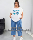 Completo da donna taglia grande, composto da t-shirt con stampa a cuori e pantaloni blu con laccetti, adatto per vacanze estive, campagna, spiaggia