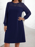 Abito elegante a maniche lunghe in colore unito con collo tondo, pizzo a contrasto e linea dritta, adatto per l'autunno, per taglie forti