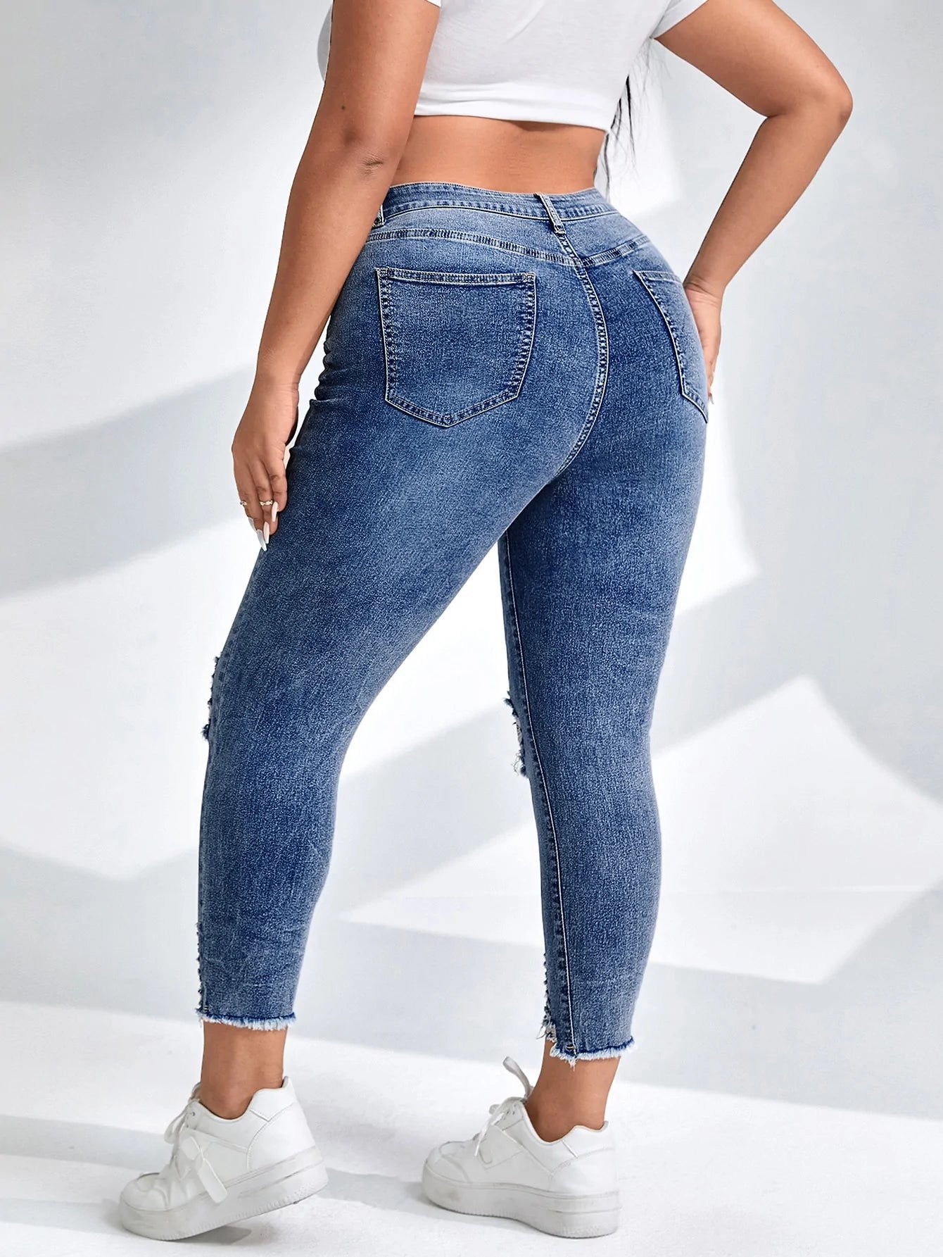 taglie forti Jeans skinny con bottone con strappati con taglio grezzo